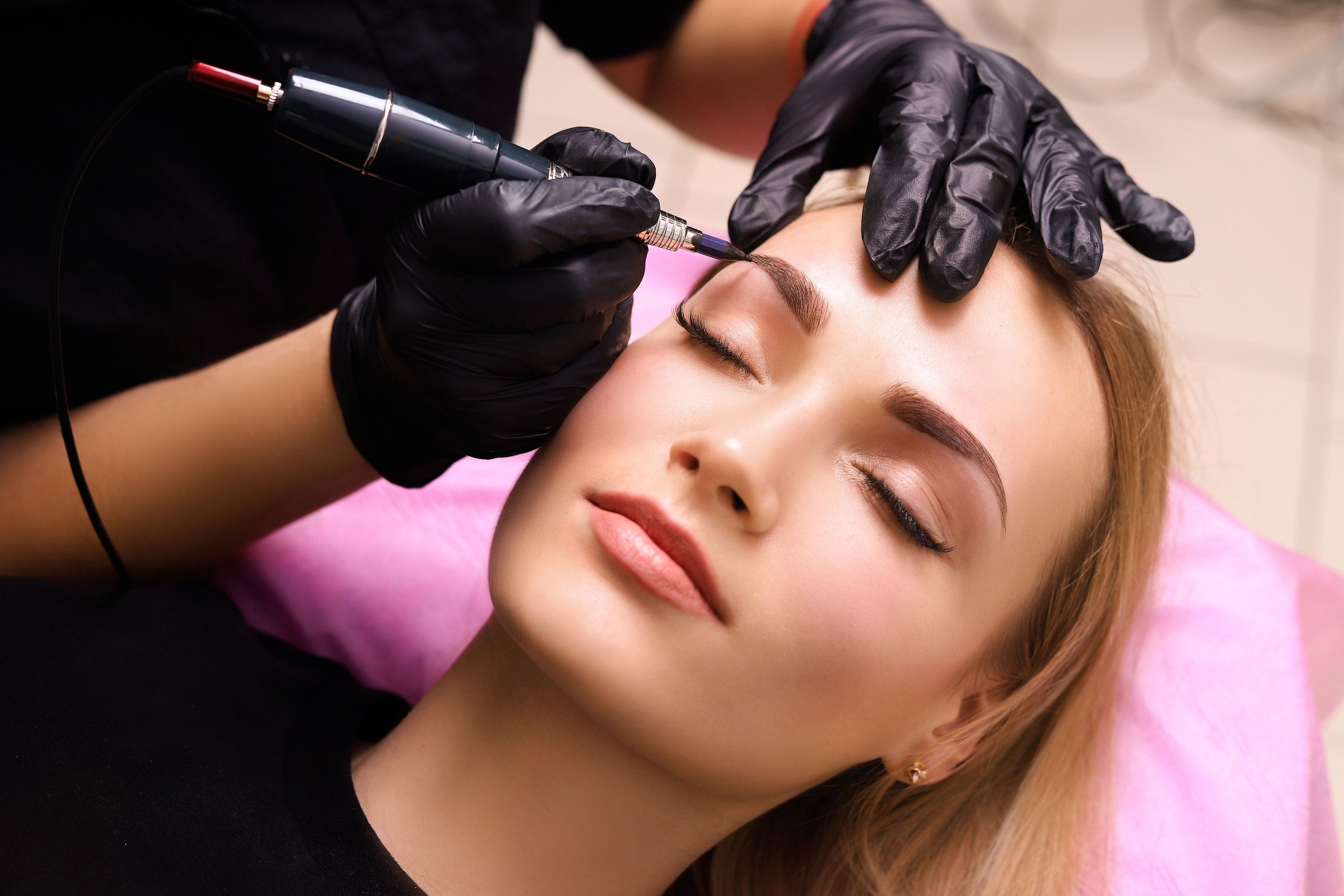 Powder Brows Pigmentierung bei Facettenreich